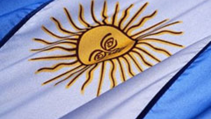 Candidatos à Presidência da Argentina trocam farpas em primeiro debate