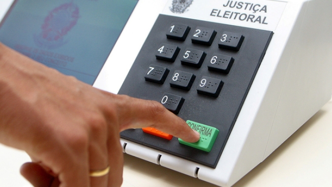 Justiça Eleitoral inicia carga e lacração das urnas em São Paulo