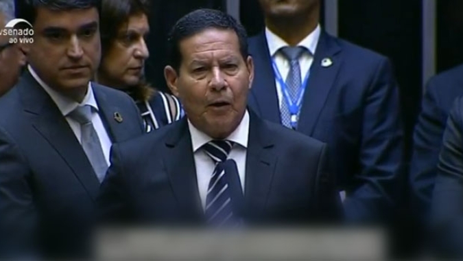 Com viagens ao exterior de Bolsonaro, Mourão e Lira, Pacheco deve assumir Presidência esta semana