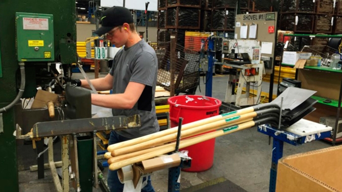PMI industrial dos EUA cai a 48,5 em março, abaixo da estimativa preliminar