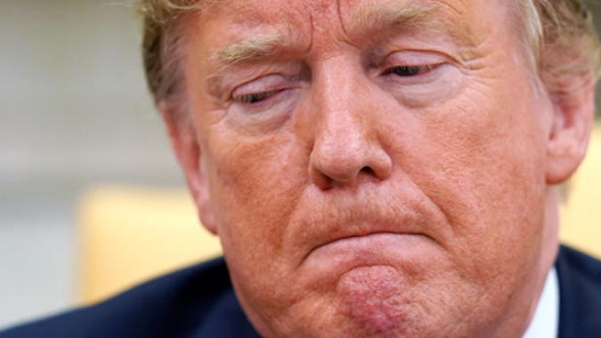Trump é visto em comboio fora do hospital; imprensa tem dúvidas sobre alta hospitalar