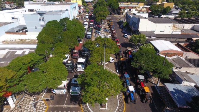 Carreata em Guaíra-PR ocupa cerca de 10km e reafirma apoio da população à greve dos caminhoneiros