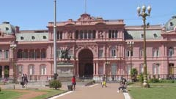 Disputa presidencial na Argentina segue aberta com desistência de grandes nomes