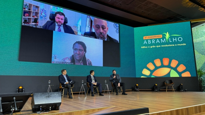 Aprosoja MT participa do 3º Congresso da Abramilho com estande institucional e painel ao lado de adidos internacionais