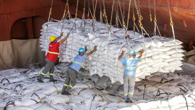 Chuvas impactam carregamento de açúcar nos portos do Paraná