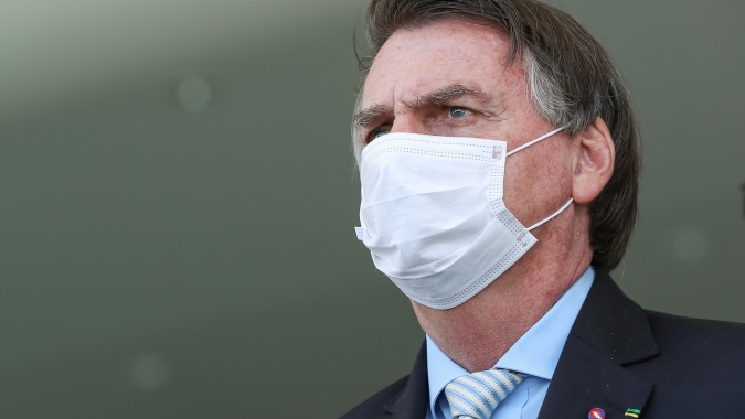 Bolsonaro volta a criticar medidas contra Covid e diz que "guerra não é política"