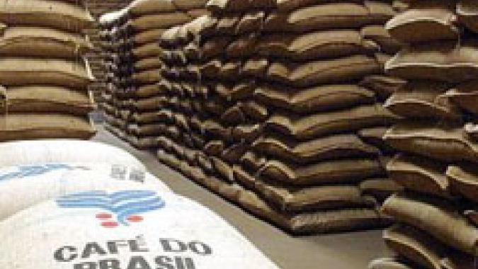 Trazendo mais nervosismo, OIC prevê aumento na produção global e café recua quase 5% em NY
