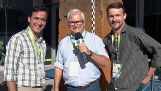 Bloco de 3ton x 2m mostra o solo brasileiro para o mundo