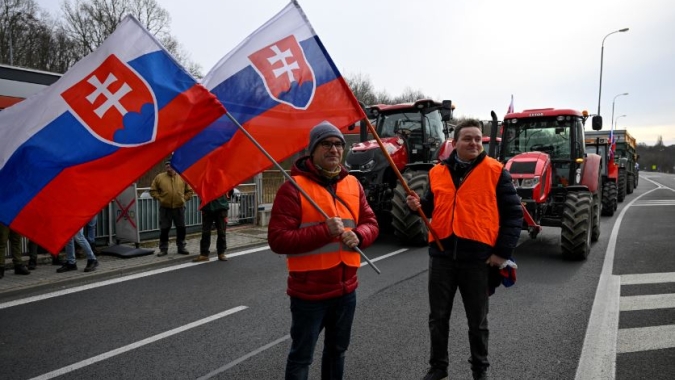 Agricultores tchecos e eslovacos se unem a vizinhos para bloquear fronteiras em protesto