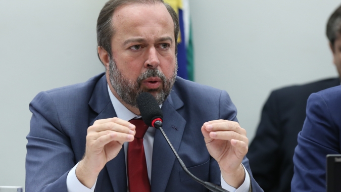 Brasil avalia opções para importar gás argentino de Vaca Muerta, diz ministro