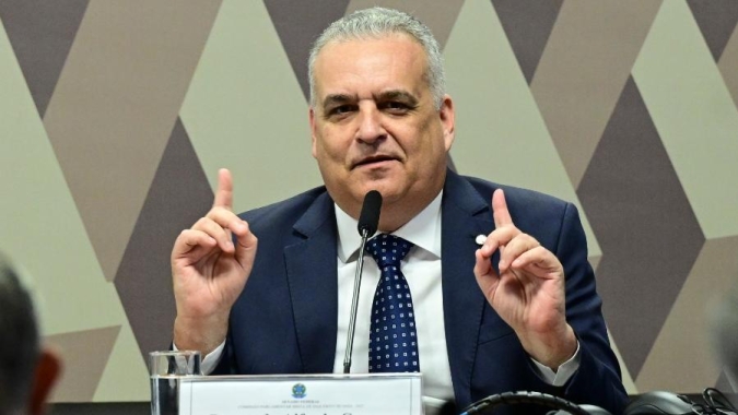 Flávio Bolsonaro anuncia deputado Alfredo Gaspar como candidato a vice