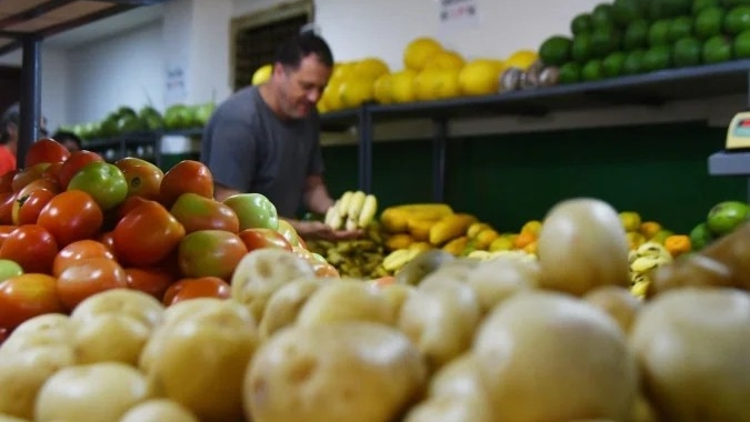 Alimentos pressionam IPCA em maio e taxa em 12 meses vai acima do teto da meta
