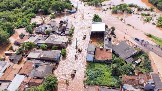 Chuvas intensas provocam transbordamento de barragem e tromba d'água no Paraná