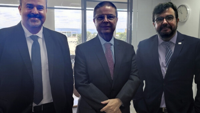 Cecafé manifesta preocupação com eventual restrição de interessados no leilão Tecon Santos 10 ao TCU