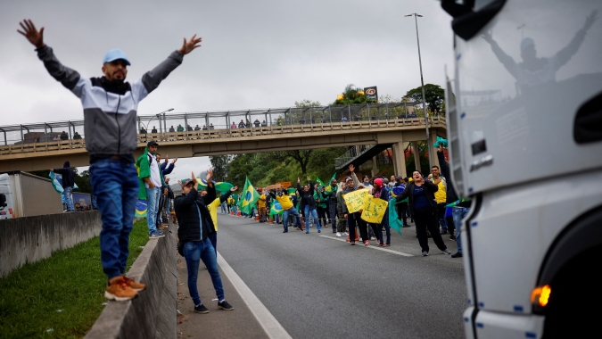 Reuters: Bolsonaristas bloqueiam rodovias em 11 Estados, MT e SC são os mais afetados