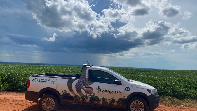 Técnicos de campo apuram as condições das lavouras de soja em MS