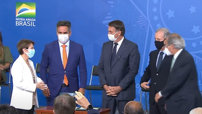 Bolsonaro assina MP que libera venda direta de etanol no Brasil