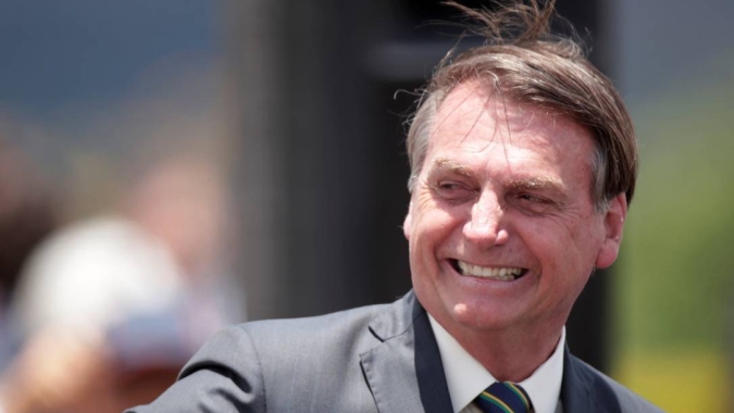 Bolsonaro tem prerrogativa de usar fundo eleitoral em combate à pandemia, diz Maia