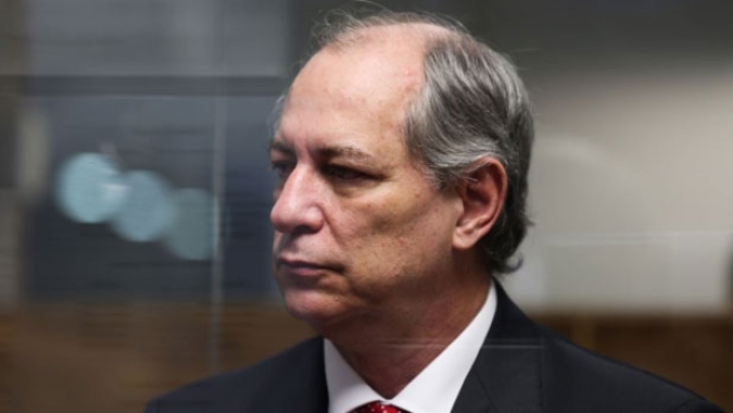 Ciro Gomes é alvo de operação da PF e fala em "Estado policial"