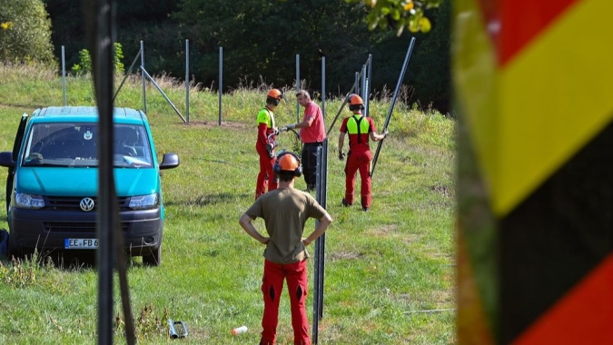 Cães e drones vasculham a fronteira alemã na corrida contra a Peste Suína Africana