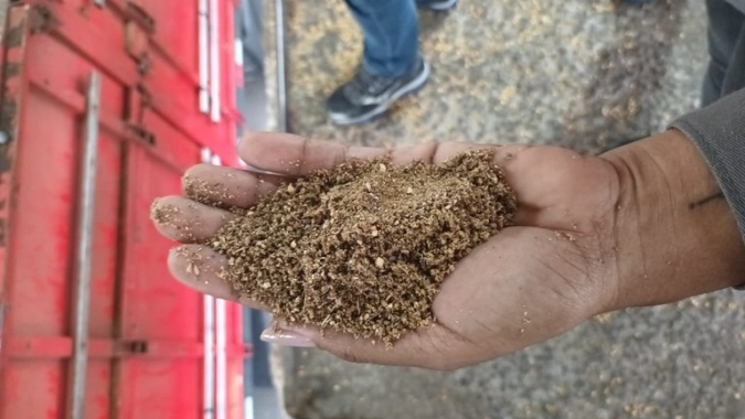 Ação conjunta resulta na apreensão de carga irregular de farelo de soja em Paranaguá