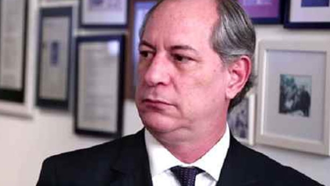 Pressionado a renunciar, Ciro diz que manterá candidatura e ataca Lula e Bolsonaro
