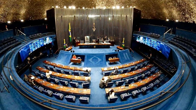 Senado aprova PEC que corta gastos e restringe abono do PIS/Pasep
