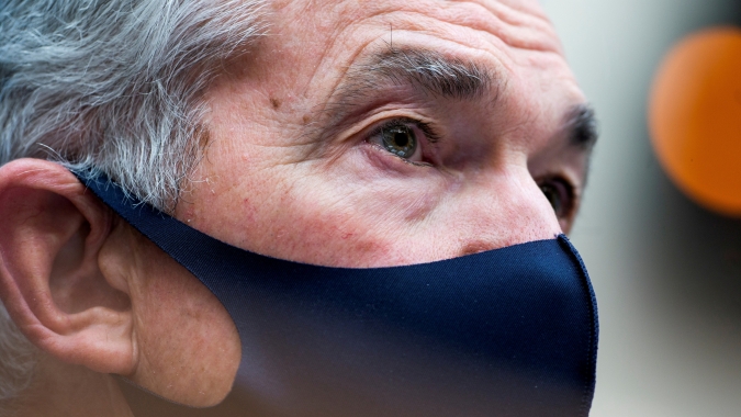 Powell vê "melhora sustentada" na economia, aumento notável na inflação