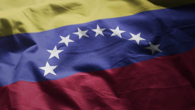 Governo venezuelano diz desconhecer paradeiro de Maduro e esposa e exige provas de vida