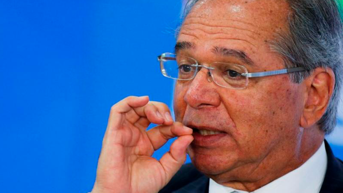 Governos anteriores também parcelaram precatórios, mas agora será "à luz do dia", diz Guedes