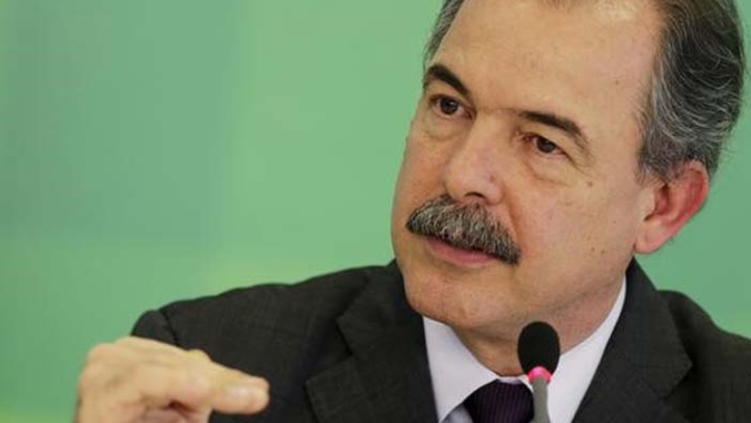 Mercadante quer BNDES ativo em exportações e com juros "mais competitivos" para pequenas empresas