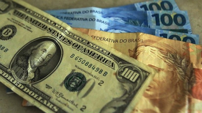 Balança comercial tem superávit de US$ 6,7 bi em abril, perto do teto