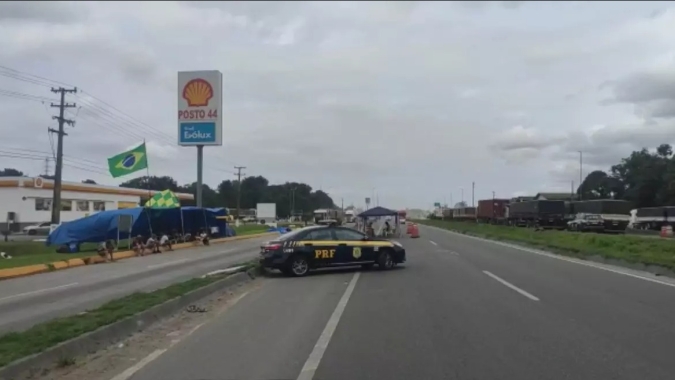 BR-277 é liberada no PR e acesso ao porto de Paranaguá flui lentamente nesta tarde de 2ª