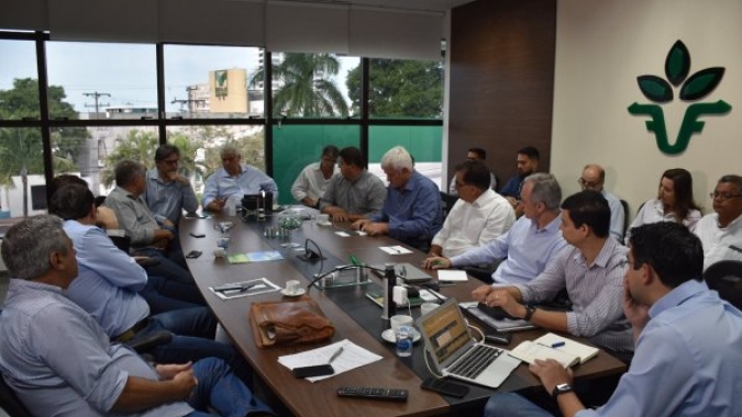 Governador de MT firma acordo com a Aprosoja MT de congelamento do valor do Fethab