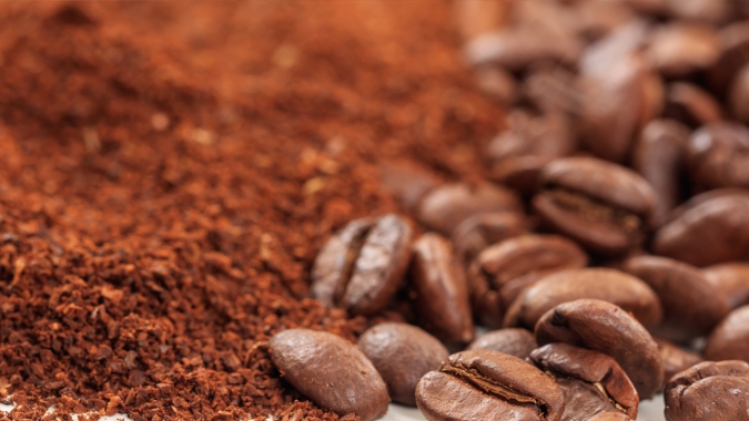Preços do café caem mais de 8% nas bolsas internacionais no início da tarde desta 2ª feira (02)