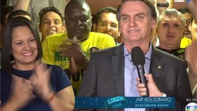 A patrulha da esquerda caviar contra negros de direita