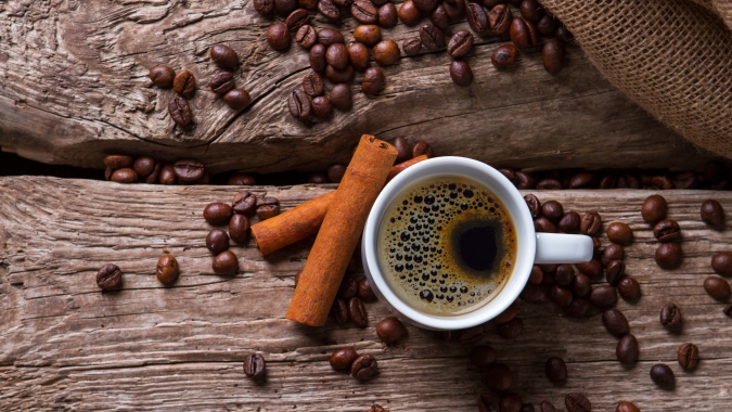 Café com canela entra no radar da ciência por possíveis efeitos no metabolismo e na glicemia