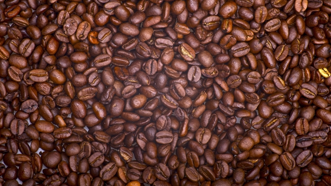 Preços do café sobem até 3,8% nesta 5ª feira (14) com queda na projeção da safra 25/26 e EUDR