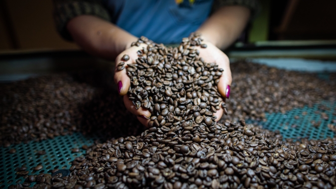 Mercado cafeeiro avança com quedas moderadas nas bolsas internacionais nesta 5ª feira (03)