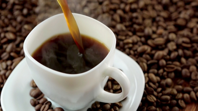 O peso na xícara do consumidor: Aumento do preço do café está gradual, mas reajustes são inevitáveis em 2025