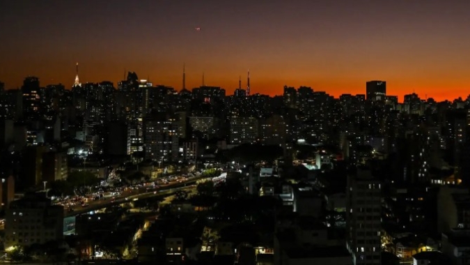 Sudeste enfrenta calor, chuva irregular e alerta para ventos fortes no campo