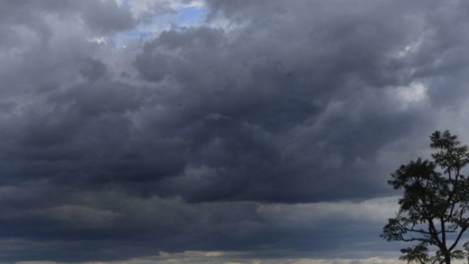 Frente fria leva chuva ao Sul e Oeste paulista e derruba temperaturas no Sudeste