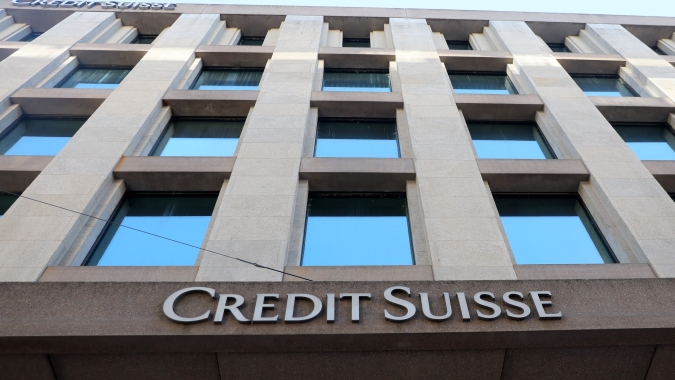 Credit Suisse ganha tempo com cheque em branco suíço