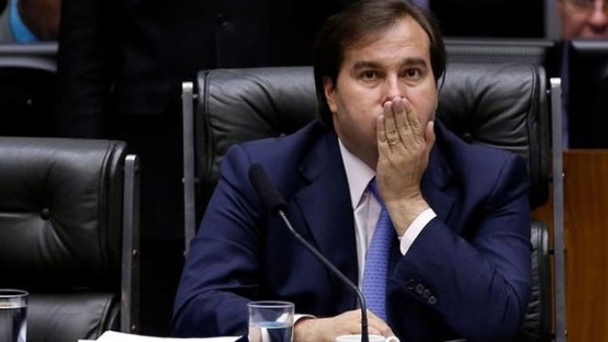 Governo promove desmonte na área ambiental e tática é "suicida" para investidores, diz Maia