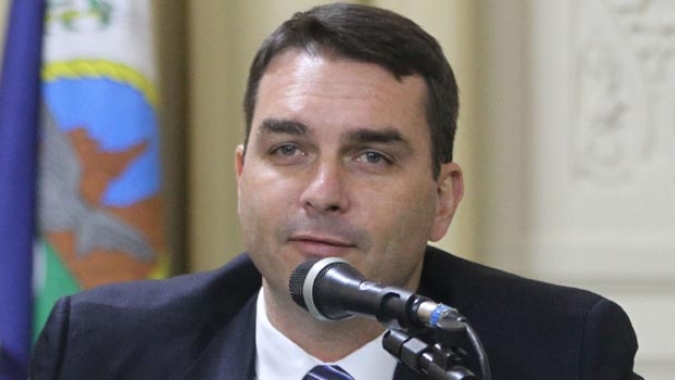 MP mantém inquérito sobre bens de Flávio Bolsonaro