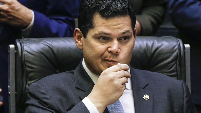Alcolumbre cede e marca sabatina de André Mendonça para próxima semana