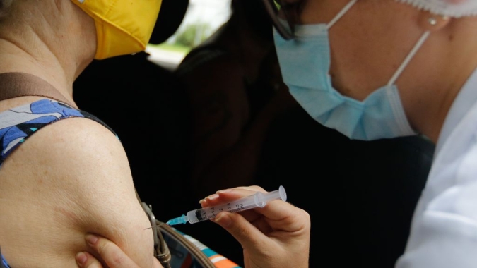 Técnicos de laboratório ficaram doentes antes do surto em Wuhan, diz The Wall Street Journal