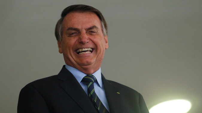 Governos de MT, RO e SC seguem Bolsonaro e reabrem o comércio