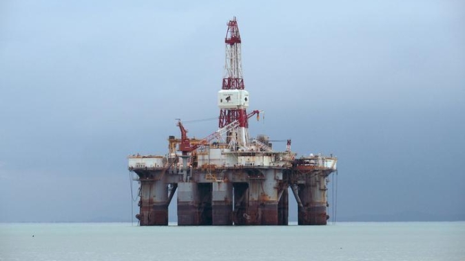 Petróleo tem ligeira alta com redução menor que a esperada nos estoques dos EUA