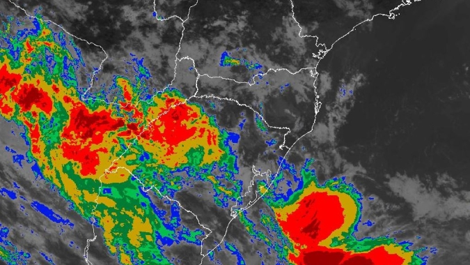 Sistemas favorecem formação de nuvem carregada e Inmet emite alerta laranja para tempestade no Sul do BR